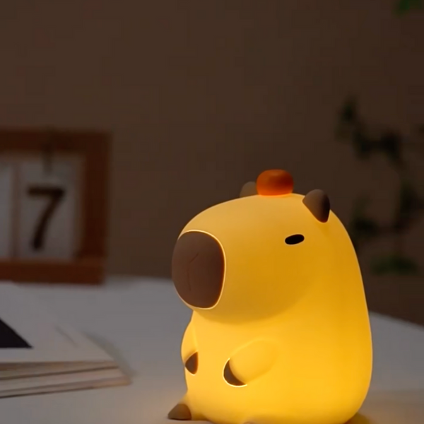 Capy - Un Compagnon Lumineux et Rassurant pour Bébé 🐾💡